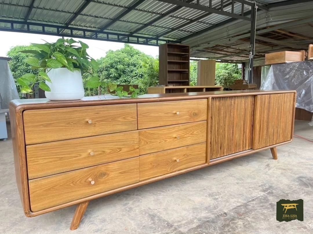 ตู้ไซด์บอร์ด 6 ลิ้นชัก ไซด์บอร์ดไม้สัก ตัวยาว มาพร้อมกับที่เก็บของสองสไตล์ แบบบานเลื่อนและแบบลิ้นชัก ประหยัดพื้นที่ คุ้มค่าสุดๆ ตู้ไซด์บอร์ด 6 ลิ้นชัก