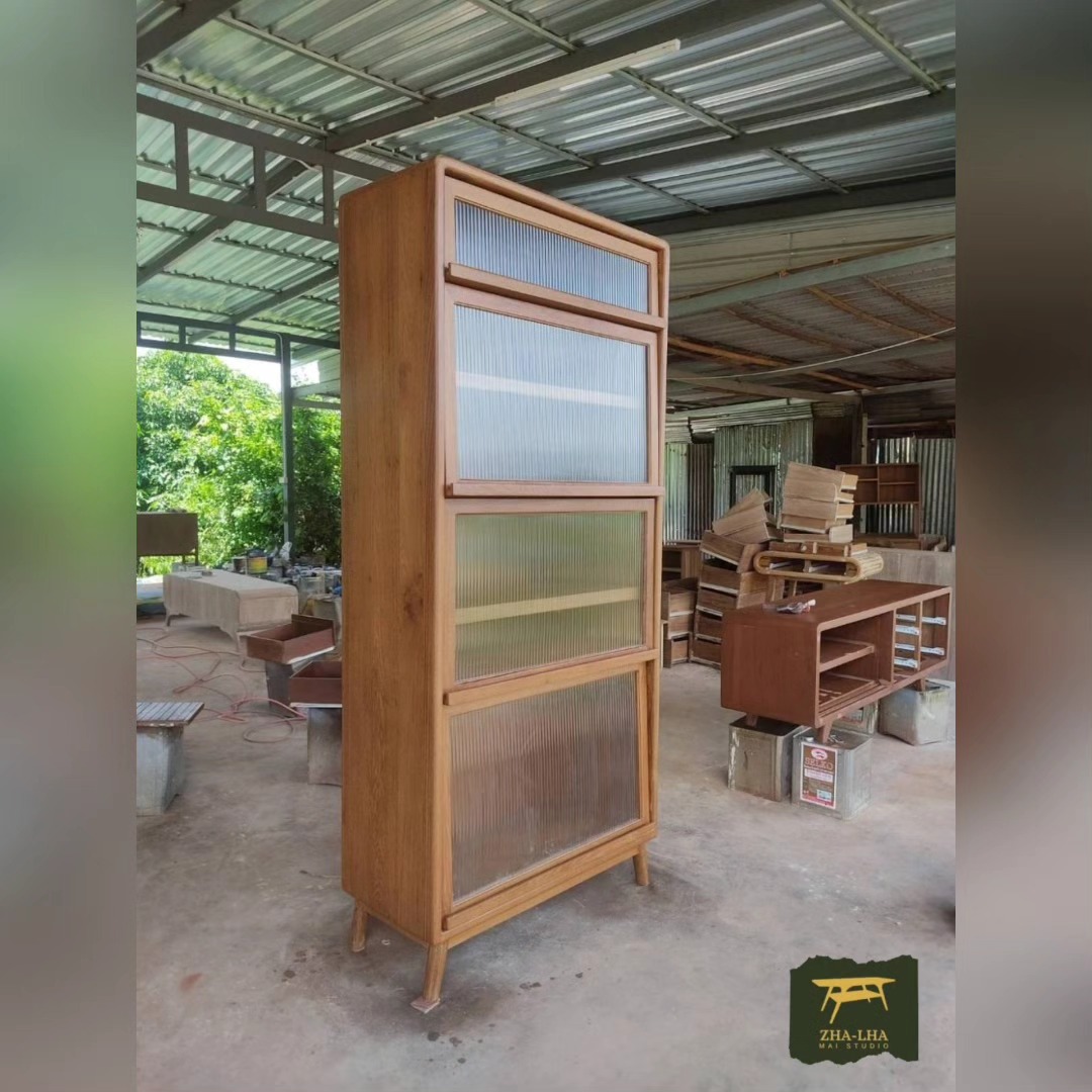 ตู้กระจกห้องครัว ตู้ไม้สักบานกระจก ไซส์บิ๊ก จัดเก็บเครื่องครัวได้แบบจุกใจ ตู้กระจกห้องครัว