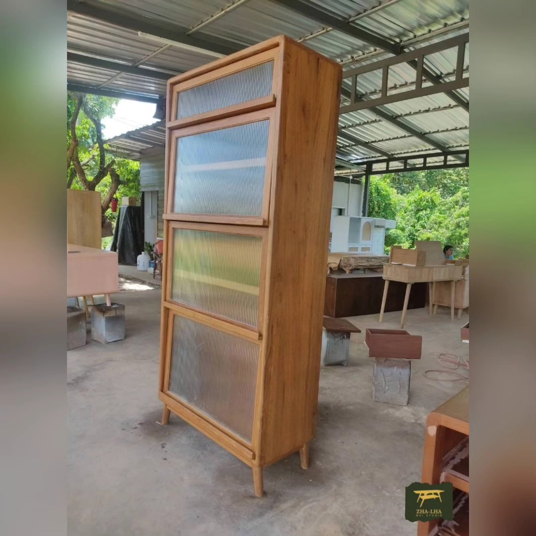 ตู้กระจกห้องครัว ตู้ไม้สักบานกระจก ไซส์บิ๊ก จัดเก็บเครื่องครัวได้แบบจุกใจ ตู้กระจกห้องครัว