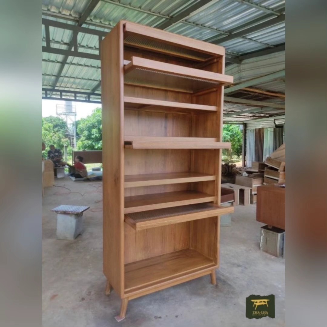 ตู้กระจกห้องครัว ตู้ไม้สักบานกระจก ไซส์บิ๊ก จัดเก็บเครื่องครัวได้แบบจุกใจ ตู้กระจกห้องครัว